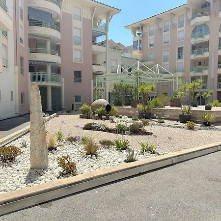 Apartment Cosy Avec Terrasse, Clim, A 50m Et 100m Commerces, - Fr-1-226a-177 Frejus