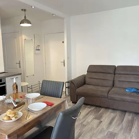 Cosy Avec Terrasse, Clim, A 50m Et 100m Commerces, - Fr-1-226a-177 Apartment Frejus